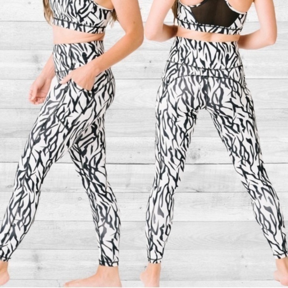 ZYIA active Safari Pocket Brilliant Hi-Rise 8-10 leggings